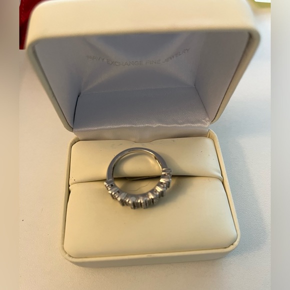 Genuine Diamond ring set in pure sterling silver. Silver size 8. - Picture 4 of 7